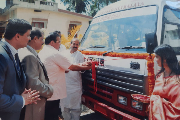 Dr P. Dayanand Pai donated an ambulance to Prasad Netralaya