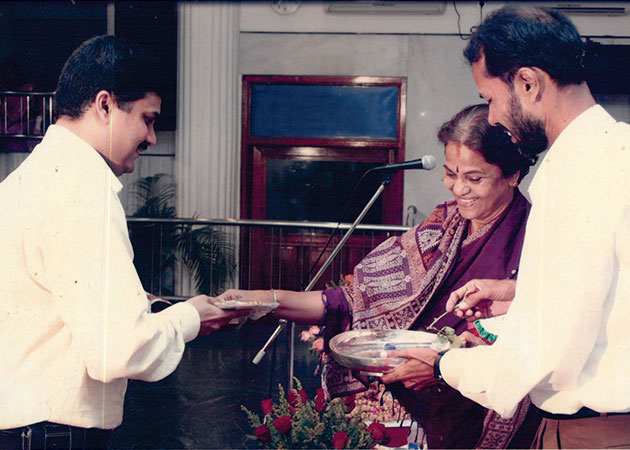 Smt. Manorama Madhwaraj felicitating Dr. Krishna Prasad in 2006